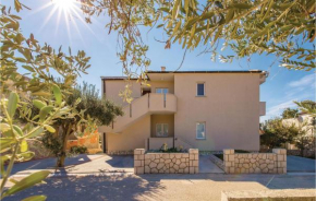 Gorgeous Apartment In Mandre With Kitchen